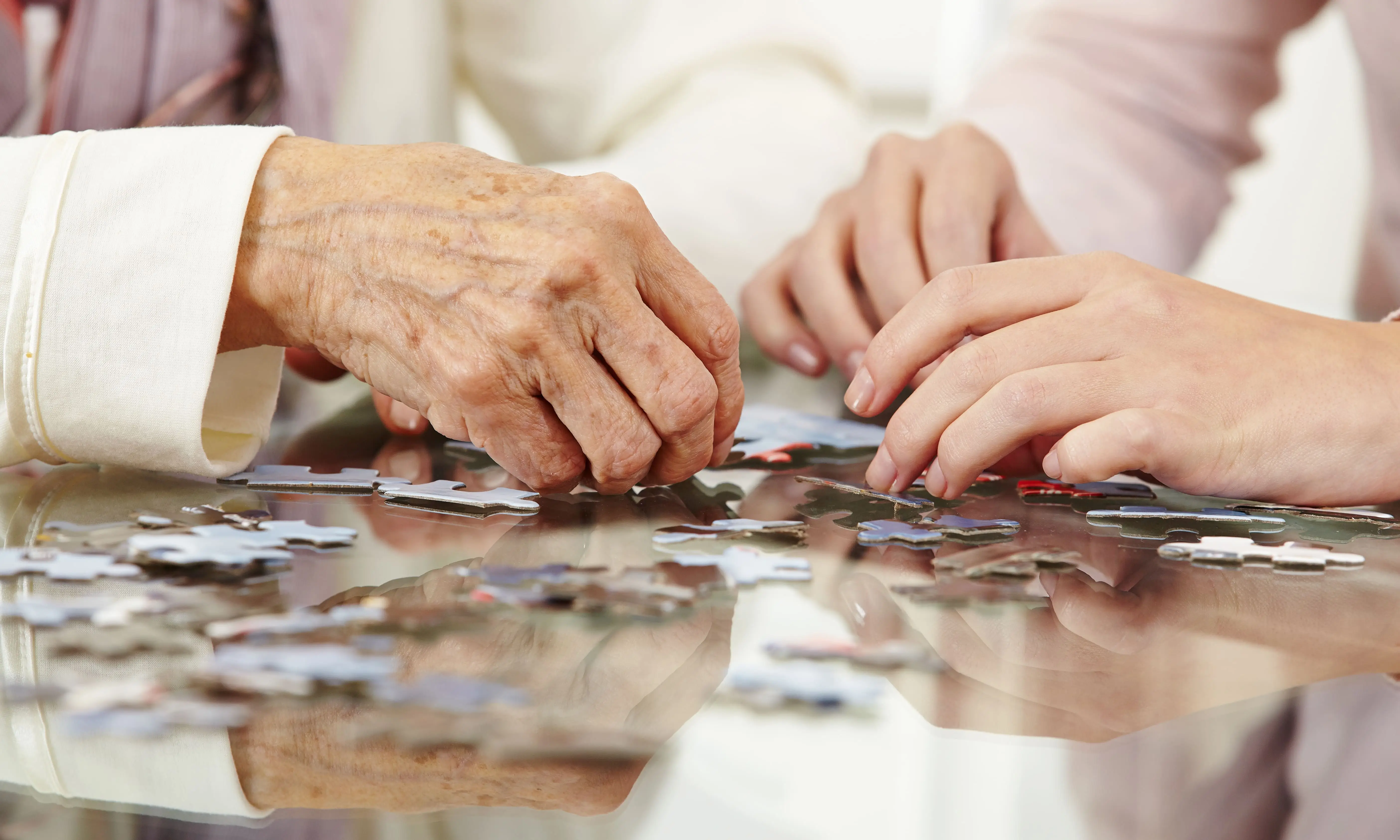 OC HomeCare memory care for seniors in Costa Mesa—personalized dementia and Alzheimer’s support focused on emotional comfort and cognitive well-being